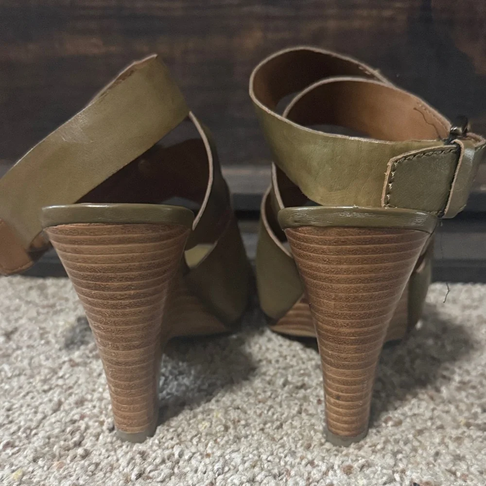Franco Sarto Olive Green Wedge Sandals - Picture 4 of 9